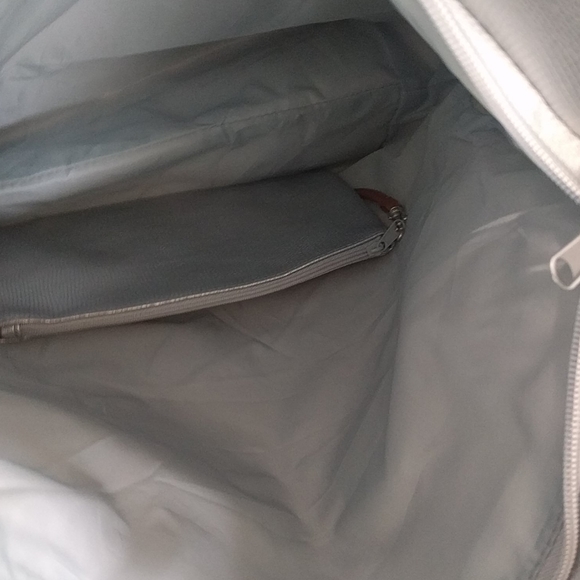 Nice silver tote🍀🍀🍀🍀 - Picture 4 of 6